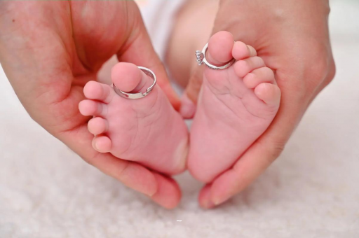 泰兴宝宝脸上长黑点